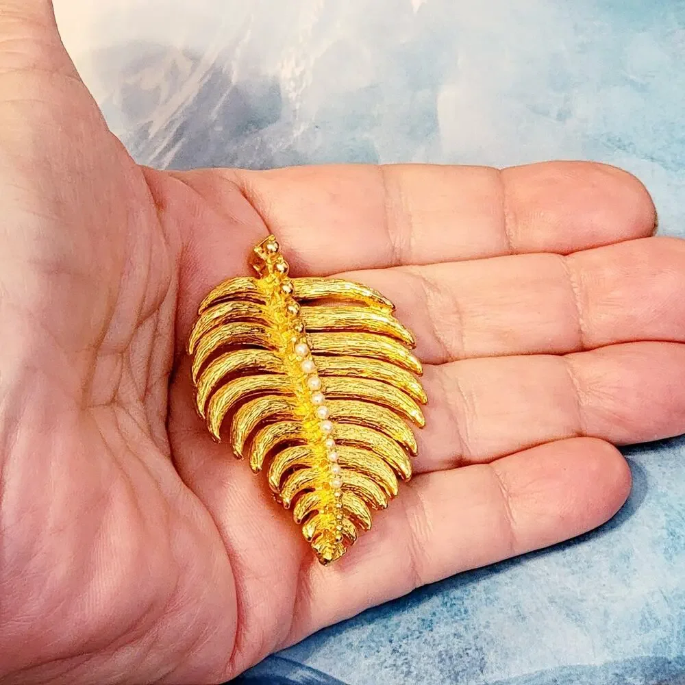 Vintage Large Faux Pearl & Gold-tone Leaf Brooch Pin- Figural 2